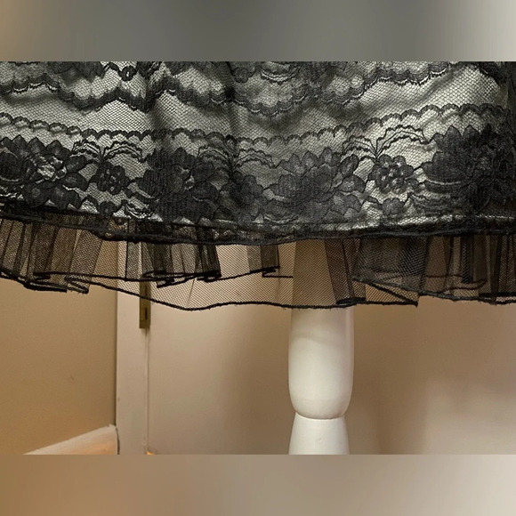 Intrigue Cocktail Party Black Lace Over Green Satin Dress Size 6 - Picture 8 of 13